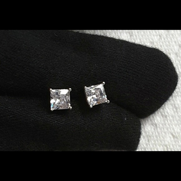 ❤18k White Gold Diamond Princess Stud Earrings ❤ - Picture 5 of 5